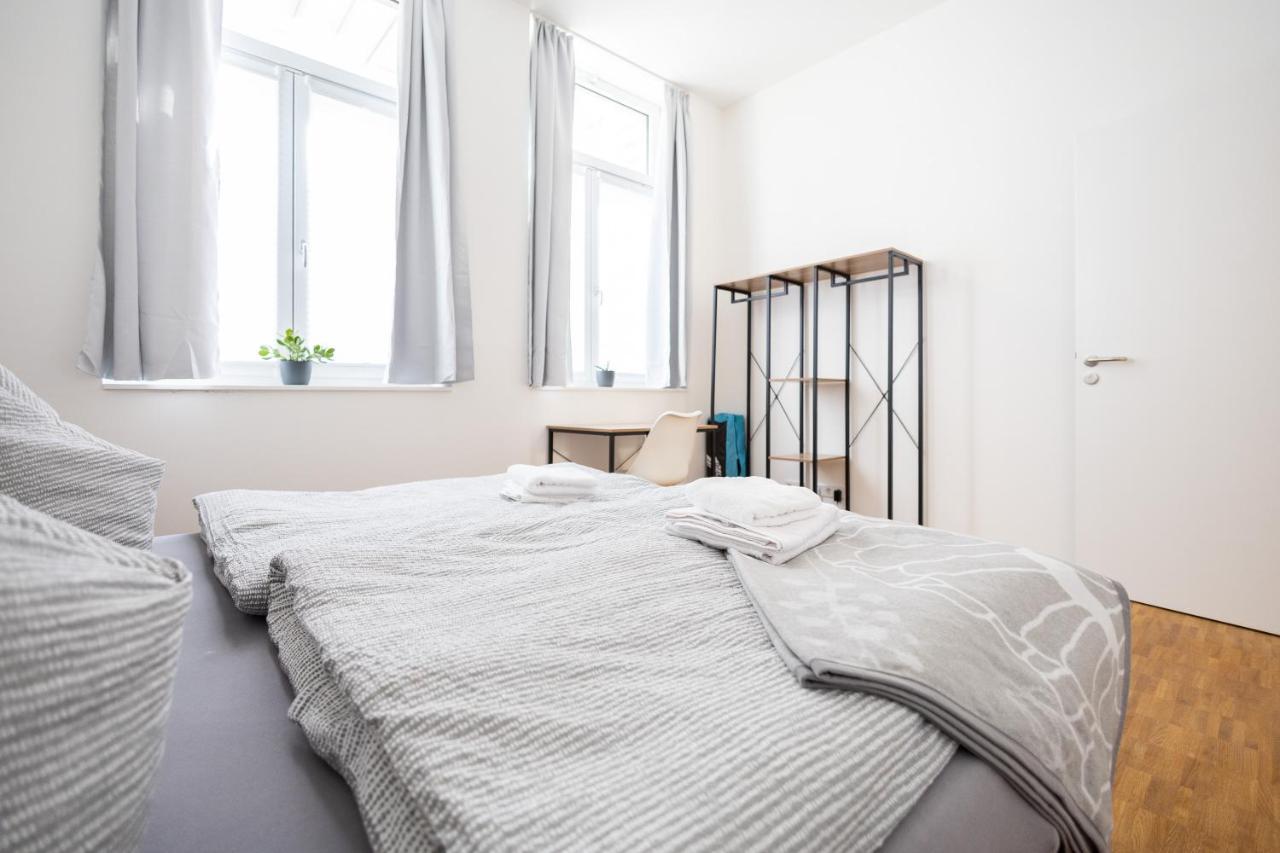 Apartment Ko-living - Beatles Und Banksy Am Eselsbrunnen - Altstadt - 2zkb Halle (Saale)